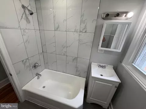 Bath - 38 N Keystone Ave, Upper Darby, PA 19082 photo 3 of 7