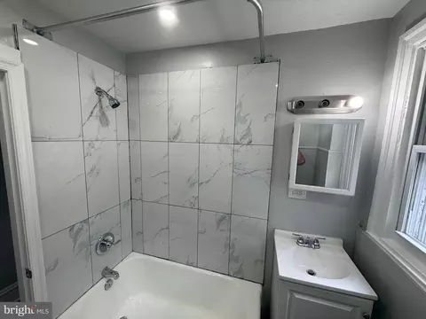 Bath - 38 N Keystone Ave, Upper Darby, PA 19082 photo 4 of 7