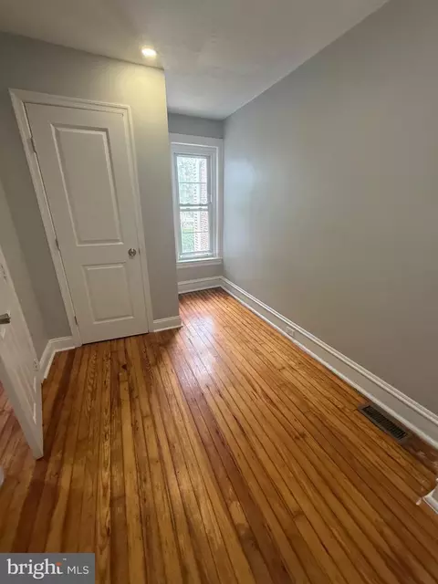 Entry Way - 38 N Keystone Ave, Upper Darby, PA 19082 photo 2 of 6