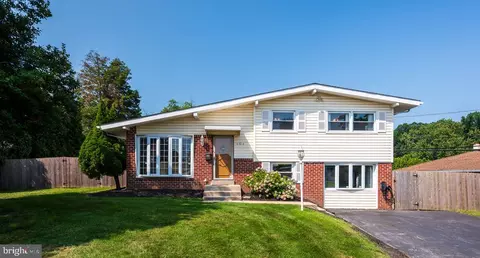 404 Lyndhurst Dr, Broomall, PA 19008