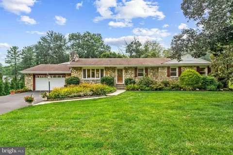 168 Woodstock Rd, Villanova, PA 19085