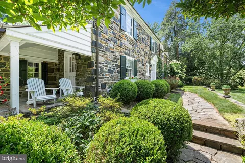 Exterior - 2 Fairview Dr, Wayne, PA 19087 photo 16 of 17