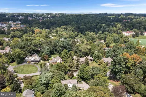 View/Area - 2 Fairview Dr, Wayne, PA 19087 photo 5 of 6