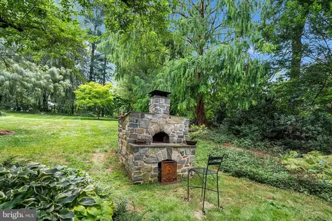 Exterior - 2 Fairview Dr, Wayne, PA 19087 photo 13 of 17