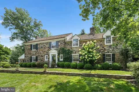 Exterior - 2 Fairview Dr, Wayne, PA 19087 photo 2 of 17