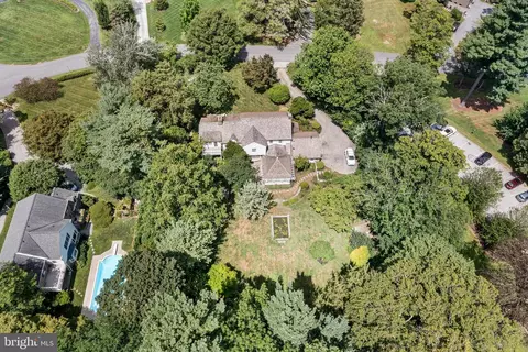 View/Area - 2 Fairview Dr, Wayne, PA 19087 photo 3 of 6