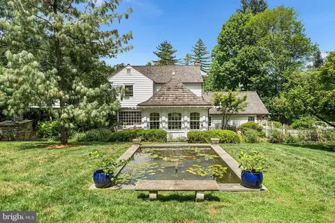 Exterior - 2 Fairview Dr, Wayne, PA 19087 photo 4 of 17