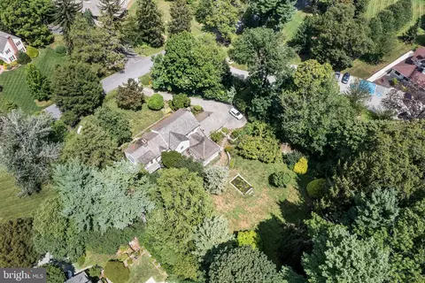 View/Area - 2 Fairview Dr, Wayne, PA 19087 photo 2 of 6