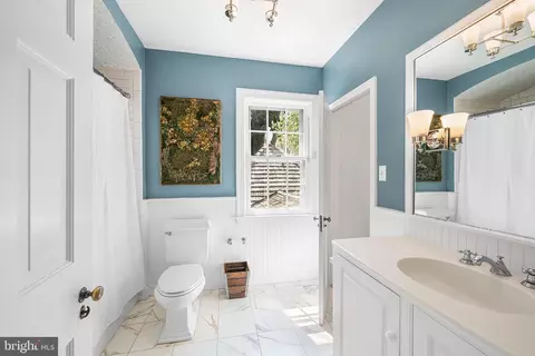 Bath - 2 Fairview Dr, Wayne, PA 19087 photo 5 of 6