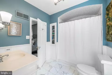 Bath - 2 Fairview Dr, Wayne, PA 19087 photo 6 of 6