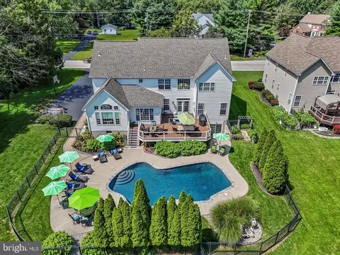 882 Shavertown Rd, Garnet Valley, PA 19060