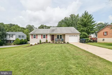 Exterior - 2401 W Colonial Dr, Upper Chichester, PA 19061 photo 6 of 7