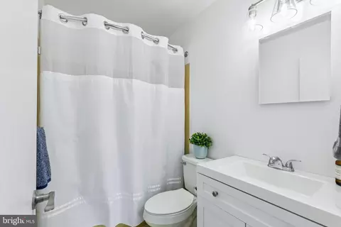 Bath - 2401 W Colonial Dr, Upper Chichester, PA 19061 photo 1 of 1