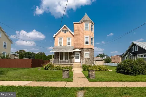 27 Garfield Ave, Norwood, PA 19074