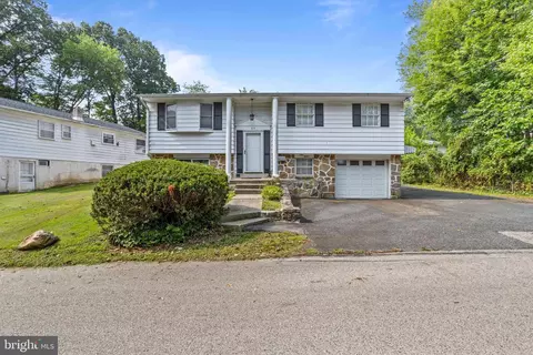 915 Ash Rd, Wallingford, PA 19086