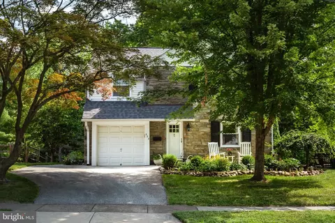 228 Lee Cir, Bryn Mawr, PA 19010