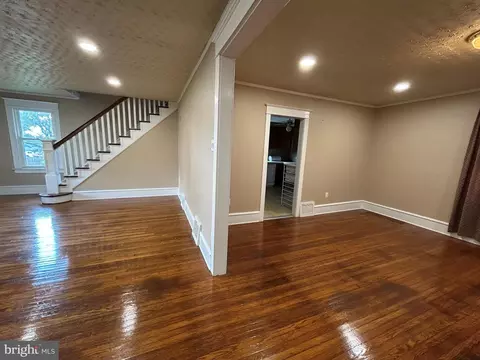 Living - 226 E Dutton Mill Rd, Brookhaven, PA 19015 photo 3 of 5