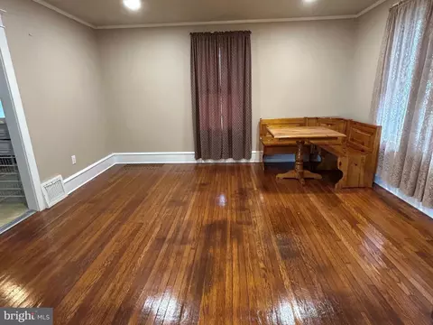 Living - 226 E Dutton Mill Rd, Brookhaven, PA 19015 photo 4 of 5
