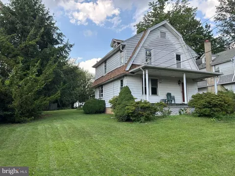 226 E Dutton Mill Rd, Brookhaven, PA 19015