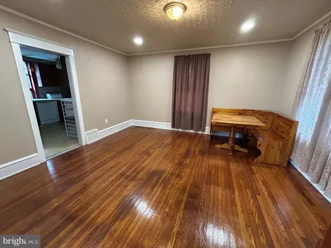 Living - 226 E Dutton Mill Rd, Brookhaven, PA 19015 photo 5 of 5