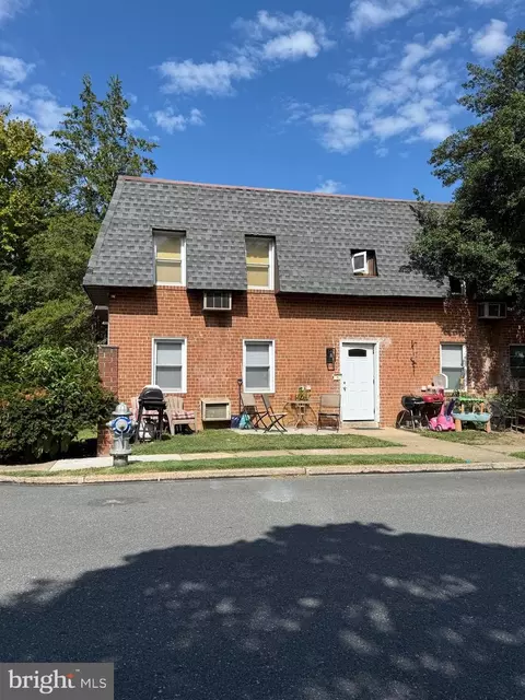 1 Brighton Village Dr, Broomall, PA 19008