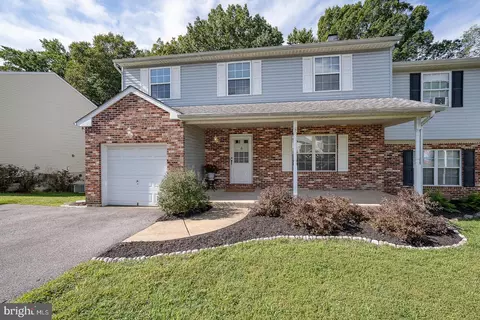 4039 Yorktown Dr, Ogden, PA 19061