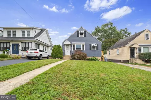 21 Summit Ave, Broomall, PA 19008