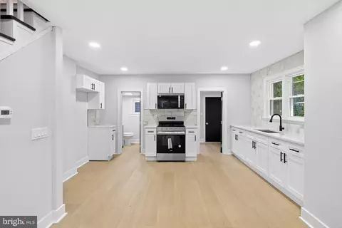 Entry Way - 303 Johnson Ave, Linwood, PA 19061 photo 3 of 6