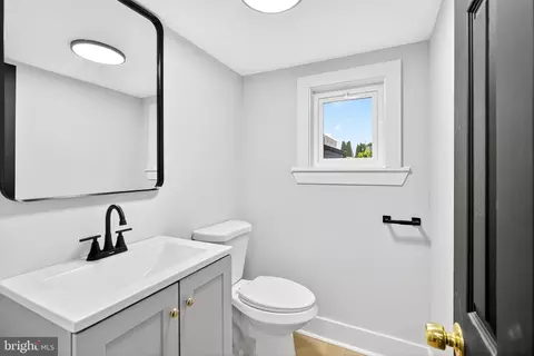Bath - 303 Johnson Ave, Linwood, PA 19061 photo 2 of 2