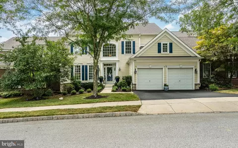 503 Guinevere Dr, Newtown Square, PA 19073