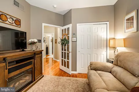 71 Dresner Cir, Ogden, PA 19061 photo 4