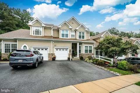 71 Dresner Cir, Ogden, PA 19061