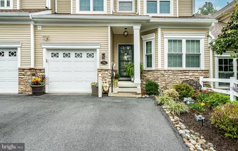 71 Dresner Cir, Ogden, PA 19061 photo 2