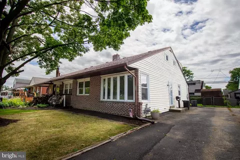408 E Winona Ave, Norwood, PA 19074