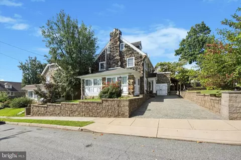 7114 Llanfair Rd, Darby, PA 19082 photo 2