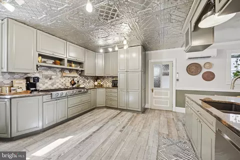 7114 Llanfair Rd, Darby, PA 19082 photo 8