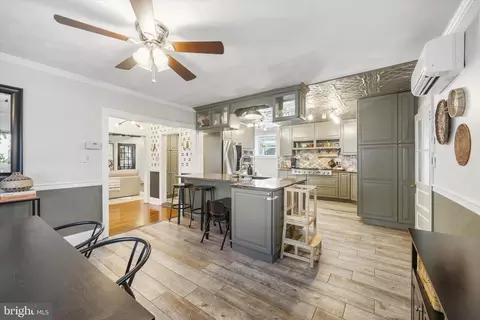 7114 Llanfair Rd, Darby, PA 19082 photo 9