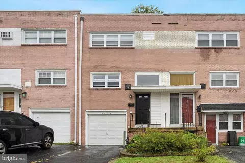 2115 Ravenwood Rd, Folcroft, PA 19032