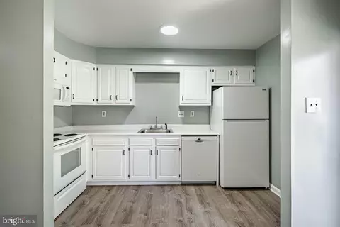 1328 Rolling Gln, Boothwyn, PA 19061 photo 6