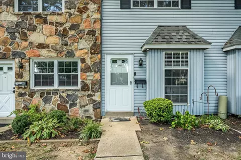 1328 Rolling Gln, Boothwyn, PA 19061