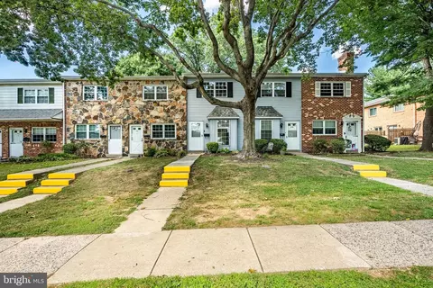 1328 Rolling Gln, Boothwyn, PA 19061 photo 2