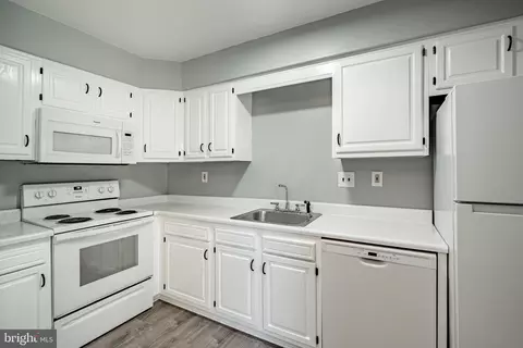 1328 Rolling Gln, Boothwyn, PA 19061 photo 7