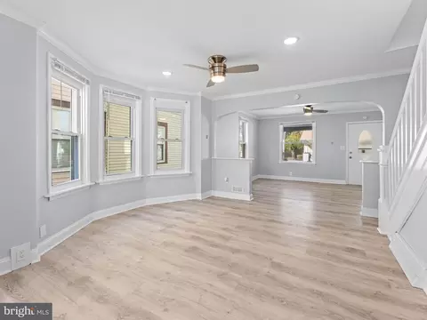 Living - 125 White Ave, Marcus Hook, PA 19061 photo 4 of 4