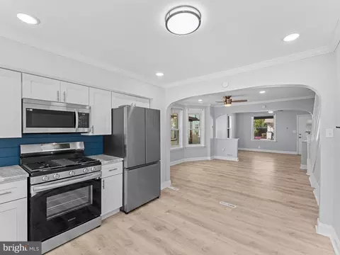 Entry Way - 125 White Ave, Marcus Hook, PA 19061 photo 1 of 3