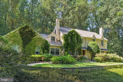 16 Diamond Dr, Thornton, PA 19373