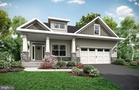 101 Eagle Dr, Broomall, PA 19008