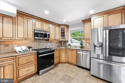 Kitchen - 200 N State Rd, Springfield, PA 19064 photo 2 of 3