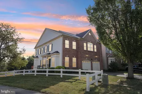 3120 Woods Edge Dr, Garnet Valley, PA 19060