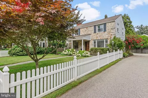 4 Lowrys Ln, Bryn Mawr, PA 19010