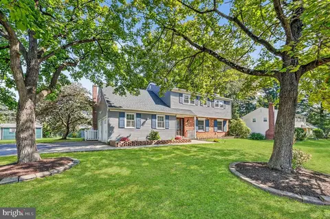 202 Garnet Ln, Wallingford, PA 19086